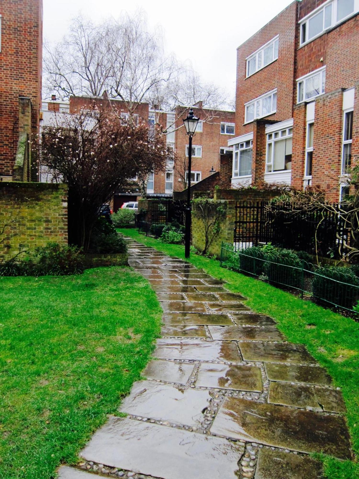 Woodsford Sq - Private Parking Apartamento Londres